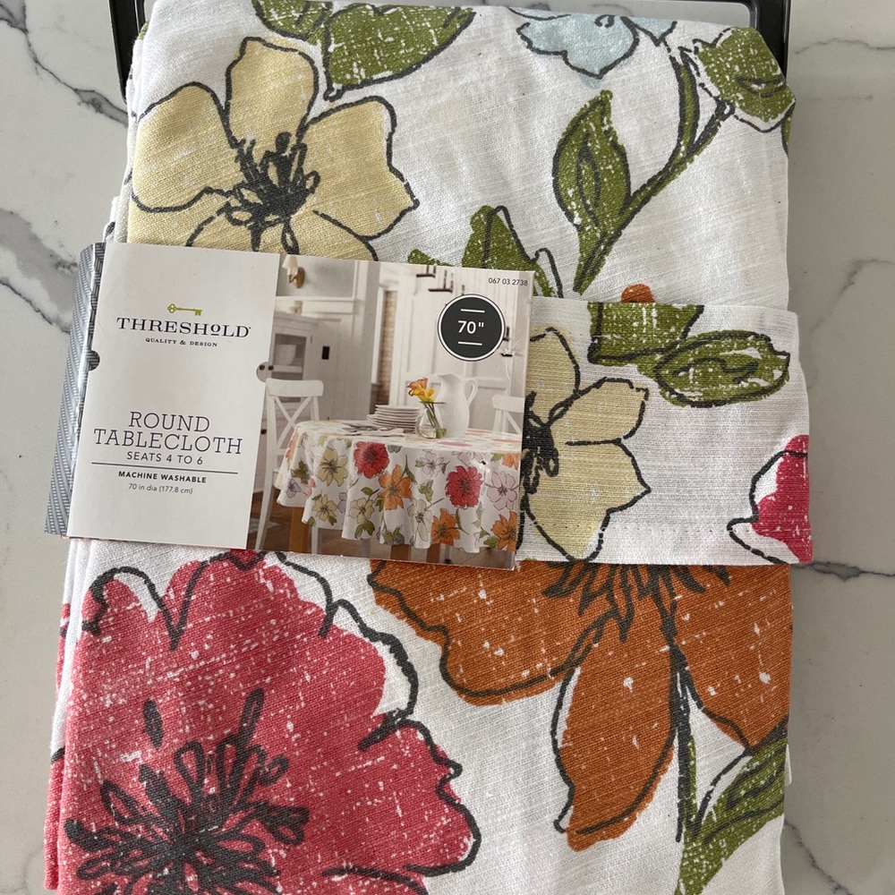 Table Cover & Matching Napkins